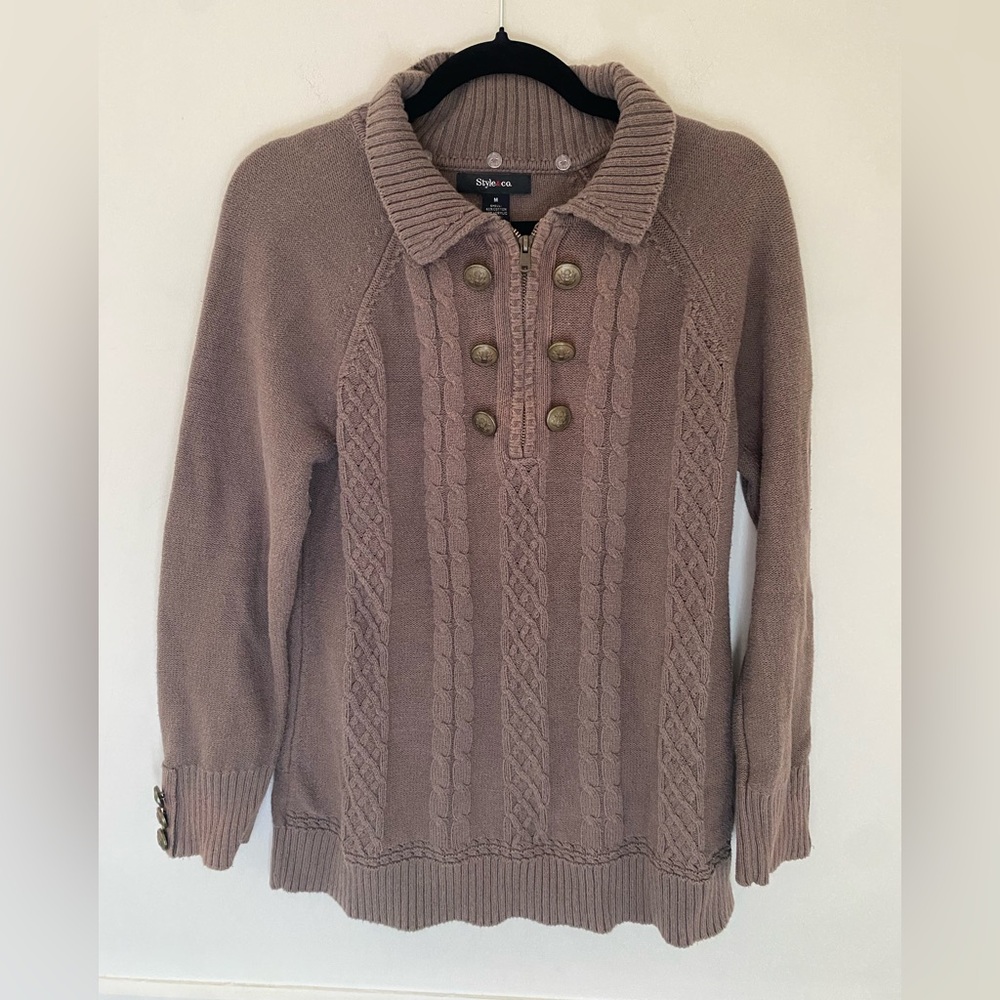 Women’s cable knit quarter zip front pull over sweater. Size medium